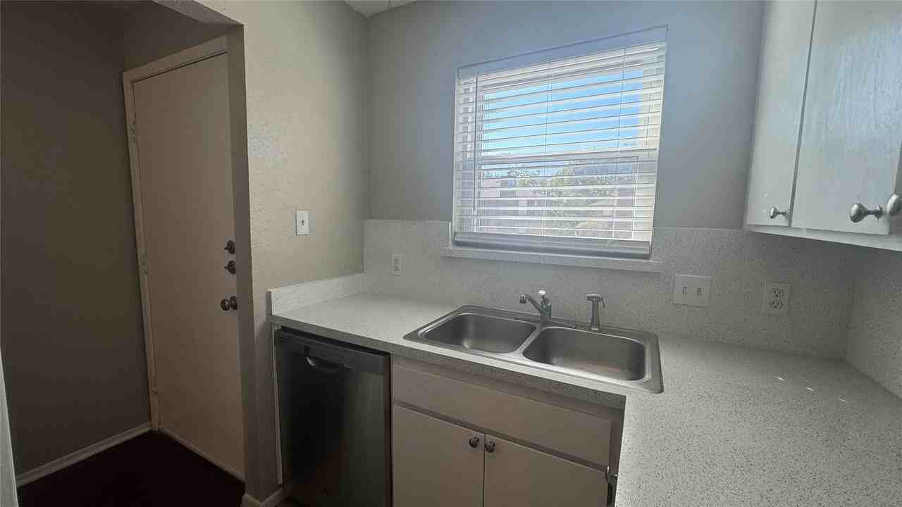 3813 Coates Cir - Photo 4 of 29