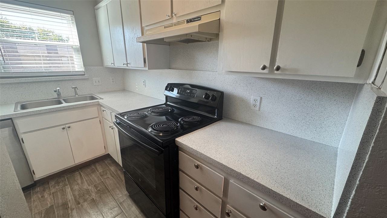3813 Coates Cir - Photo 5 of 29