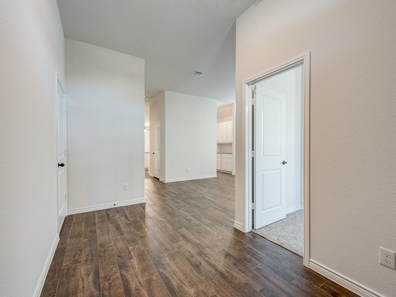 3127 Maverick Dr - Photo 7 of 35