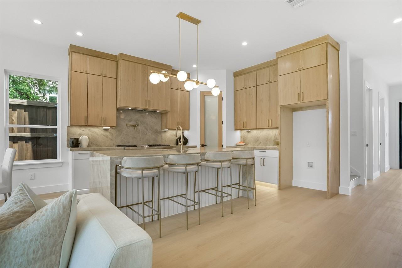 3629 Vilbig Rd - Photo 5 of 33