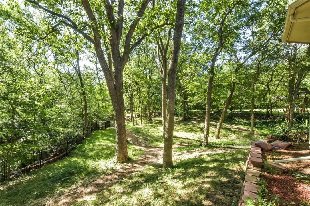 1113 Shady Oaks Cir - Photo 3 of 32