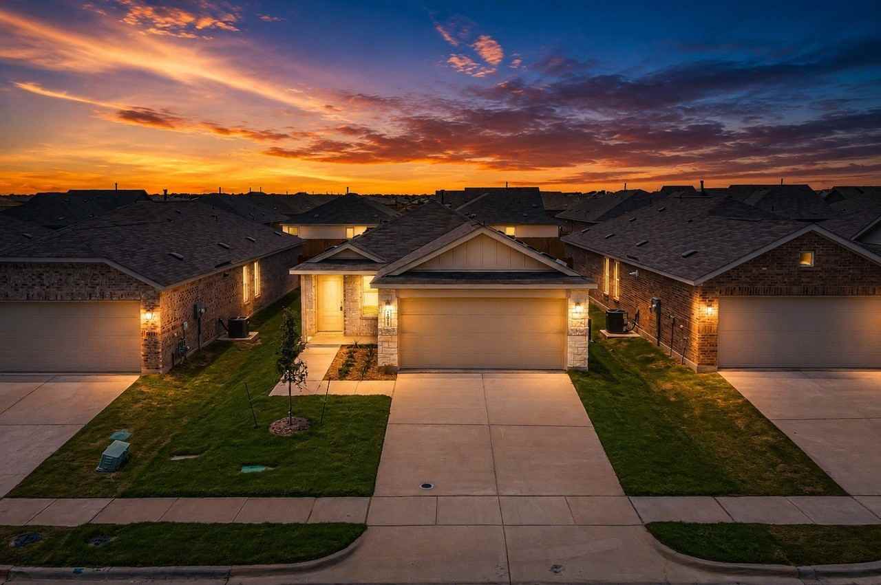 1211 Canyon Wren Dr - Photo 3 of 39