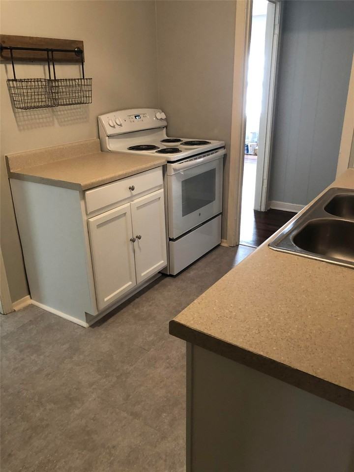 2809 S Hills Ave - Photo 3 of 12