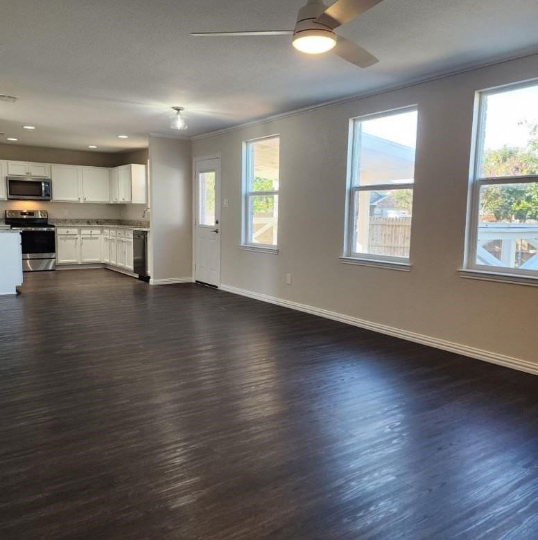 715 Daughters Dr - Photo 2 of 21