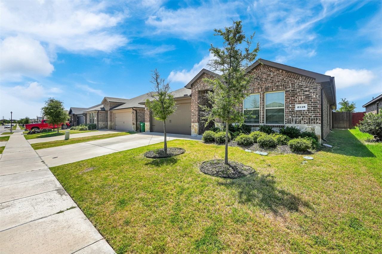 2118 Brisbon St - Photo 3 of 33