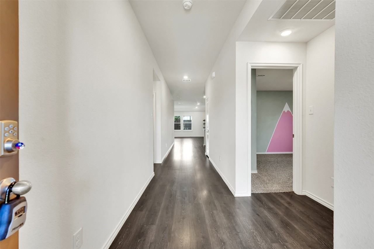 2118 Brisbon St - Photo 4 of 33