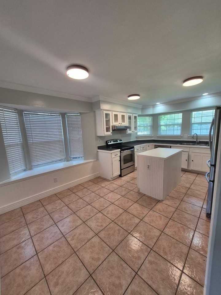 2913 David Dr - Photo 4 of 17