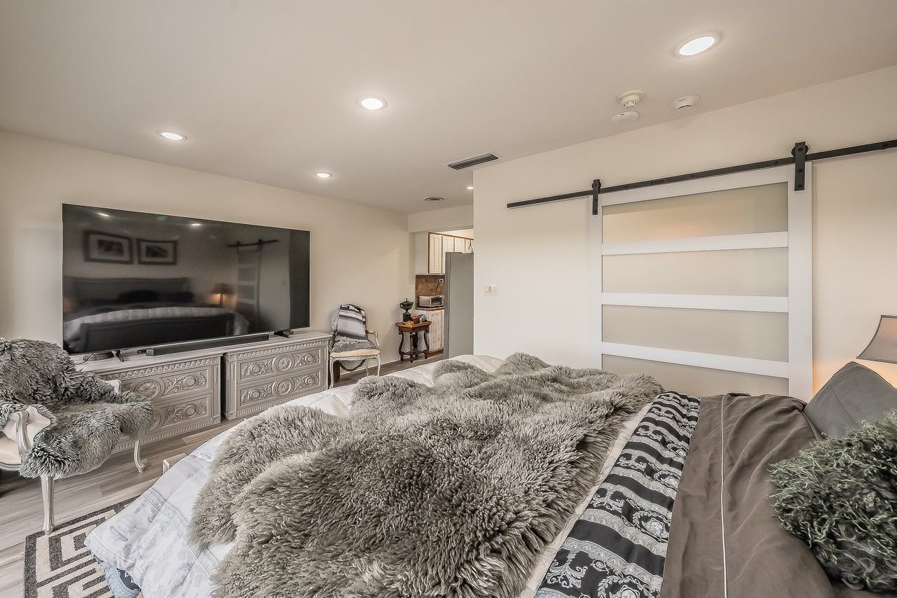 6211 W Northwest Hwy #G417 - Photo 3 of 20