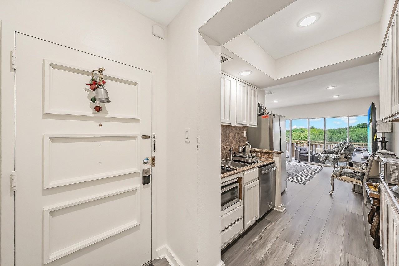 6211 W Northwest Hwy #G417 - Photo 5 of 20