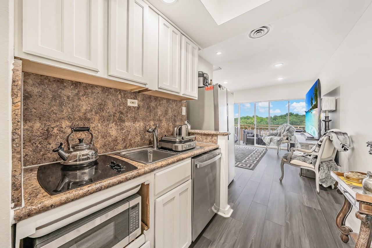 6211 W Northwest Hwy #G417 - Photo 6 of 20