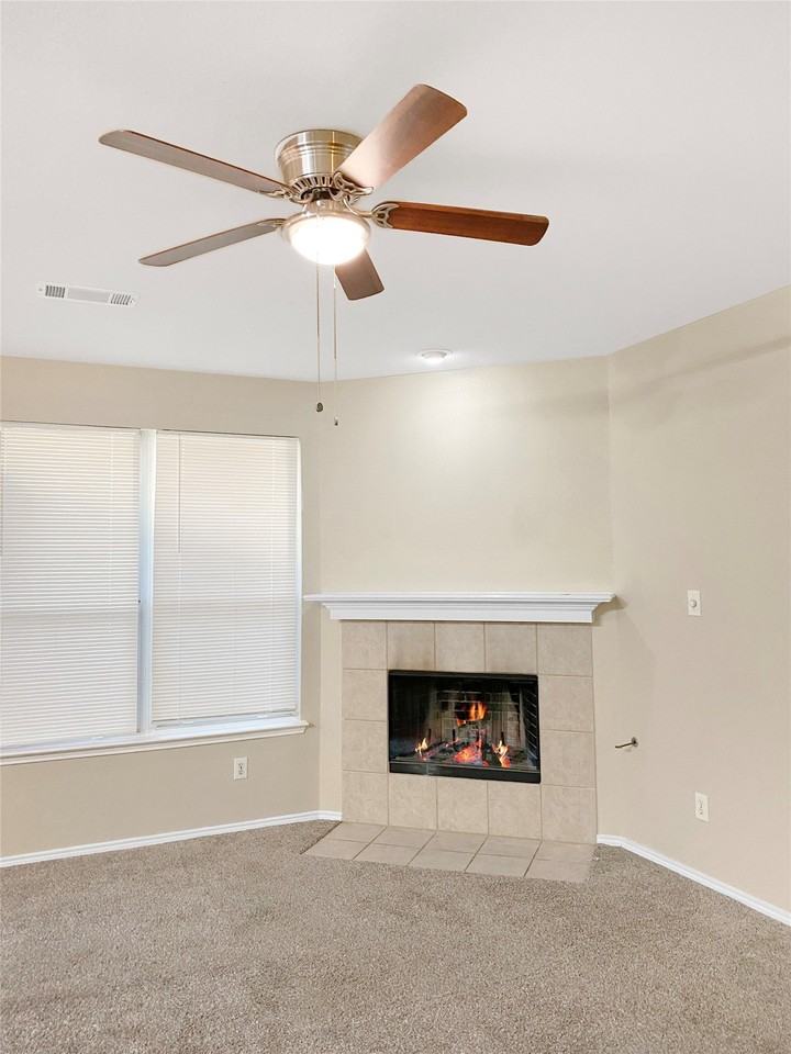 7221 Lindentree Ln - Photo 2 of 13