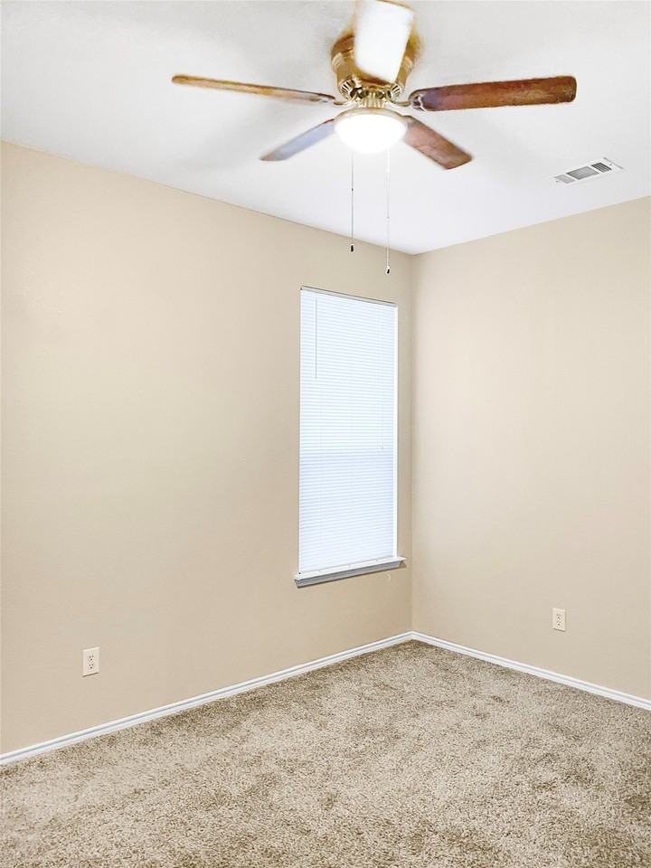 7221 Lindentree Ln - Photo 6 of 13