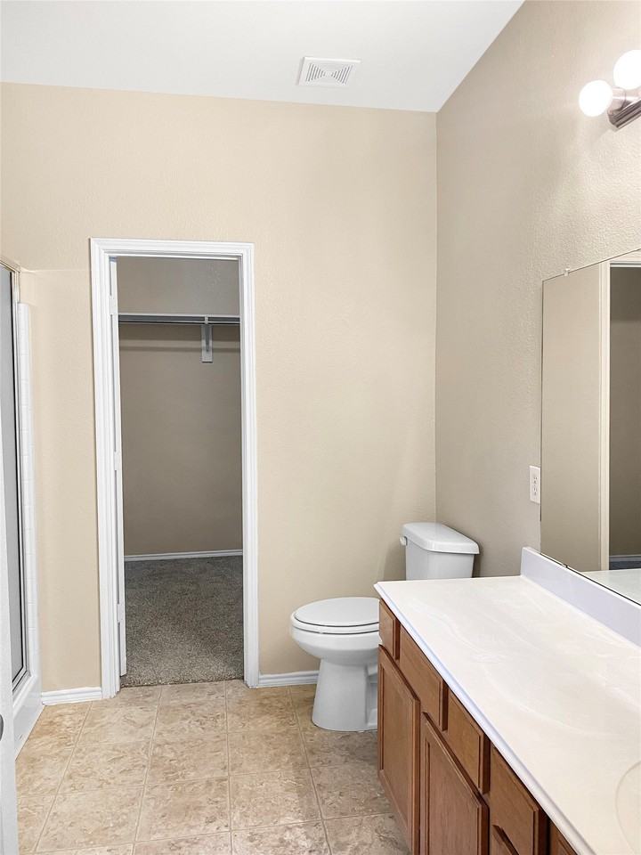 7221 Lindentree Ln - Photo 7 of 13