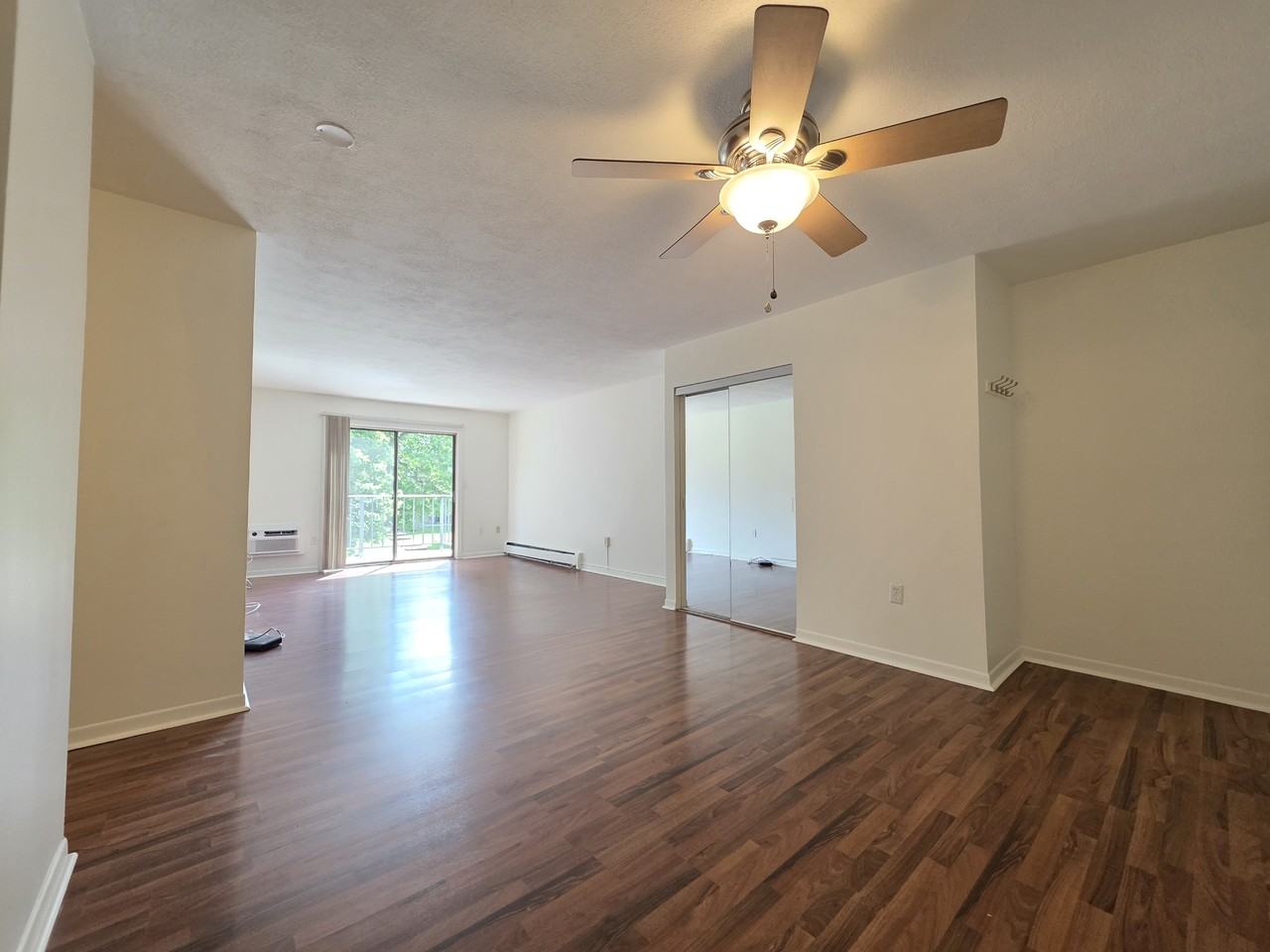 750 Quaker Ln - Photo 3 of 16