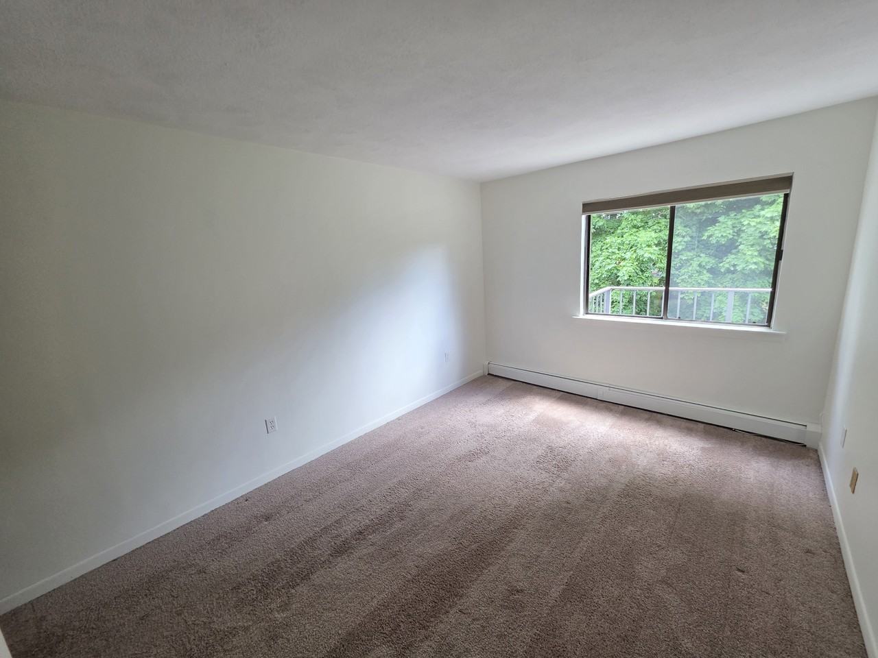 750 Quaker Ln - Photo 6 of 16