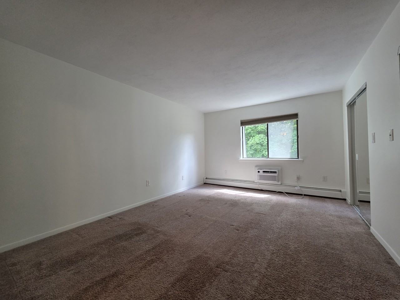 750 Quaker Ln - Photo 7 of 16
