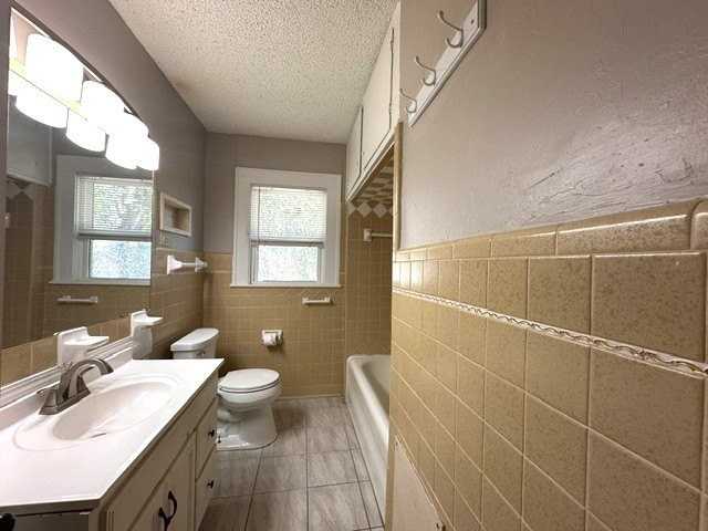 2403 Austin Ave - Photo 7 of 15
