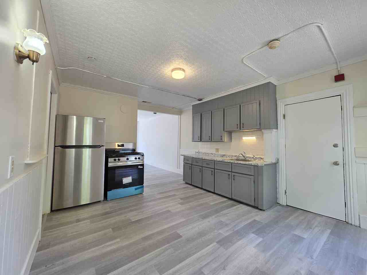 121 Church St - Photo 4 of 10