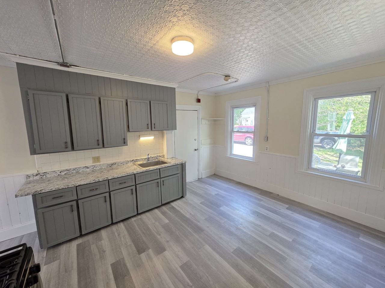 121 Church St - Photo 5 of 10