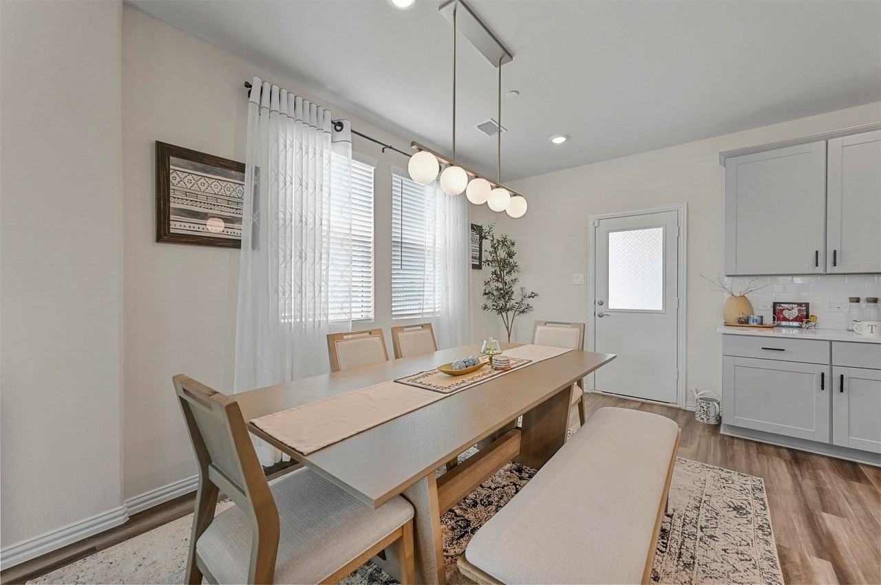 4001 Hackney Springs Ln - Photo 4 of 32