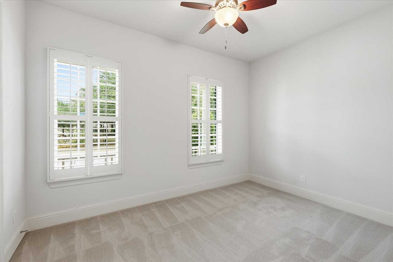 531 Sandy Ln - Photo 6 of 31