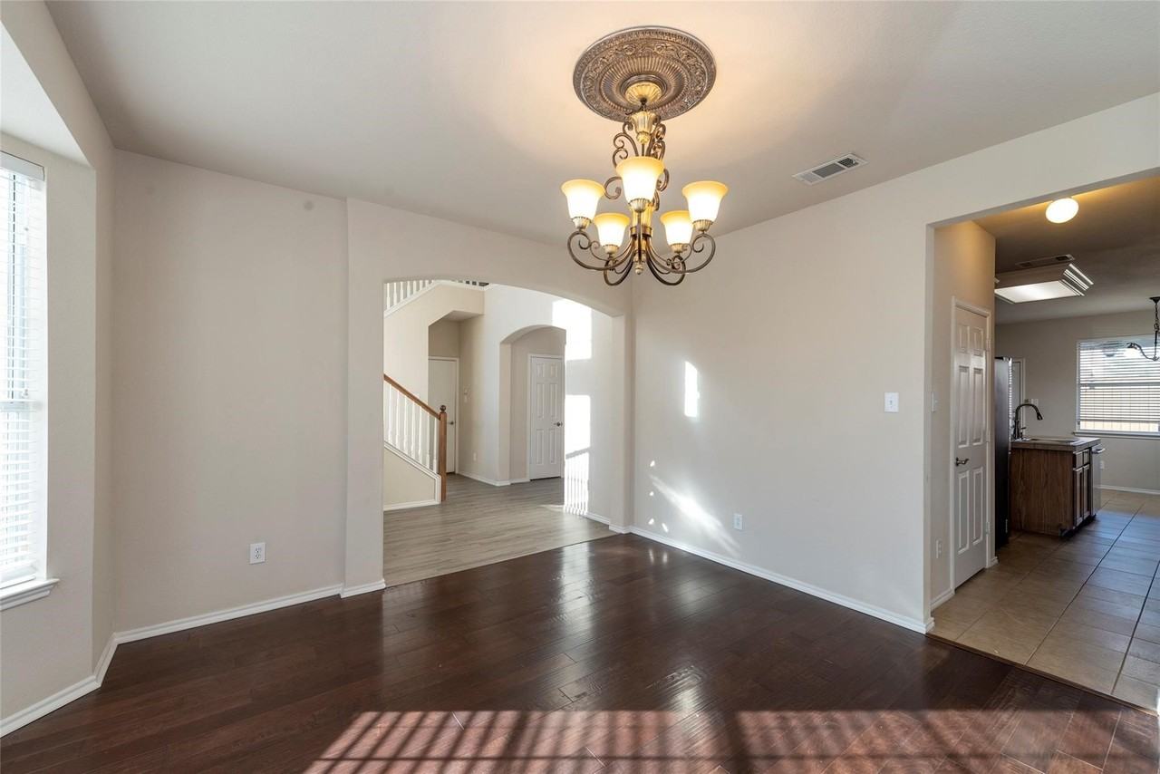 1301 W Collins Cir - Photo 3 of 35