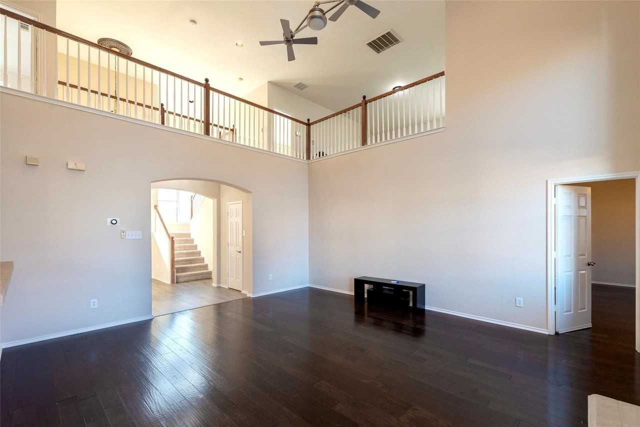 1301 W Collins Cir - Photo 4 of 35