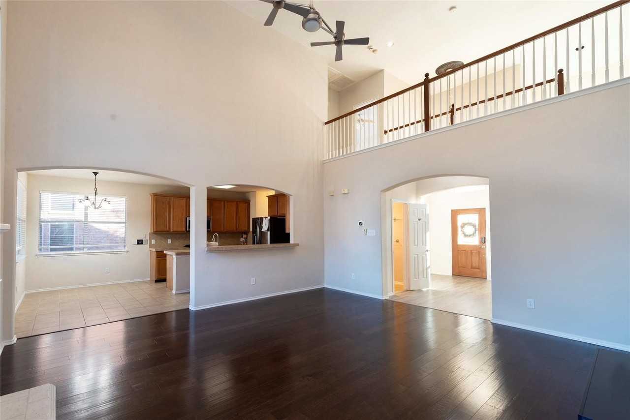 1301 W Collins Cir - Photo 6 of 35