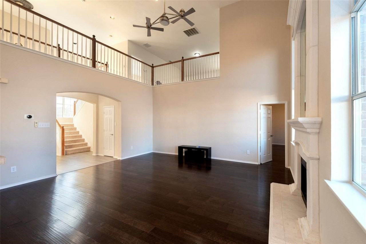 1301 W Collins Cir - Photo 7 of 35