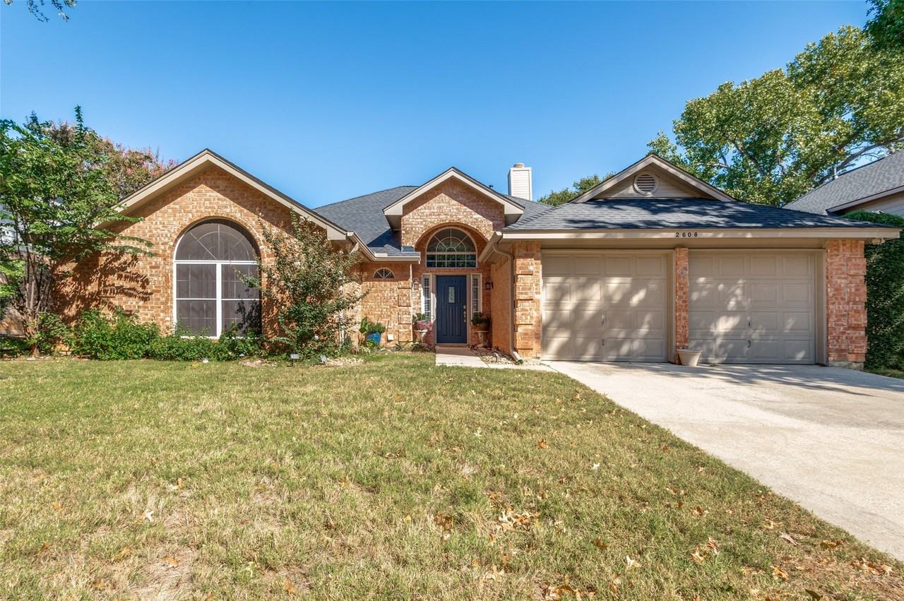 2608 Glenridge Dr - Photo 2 of 25