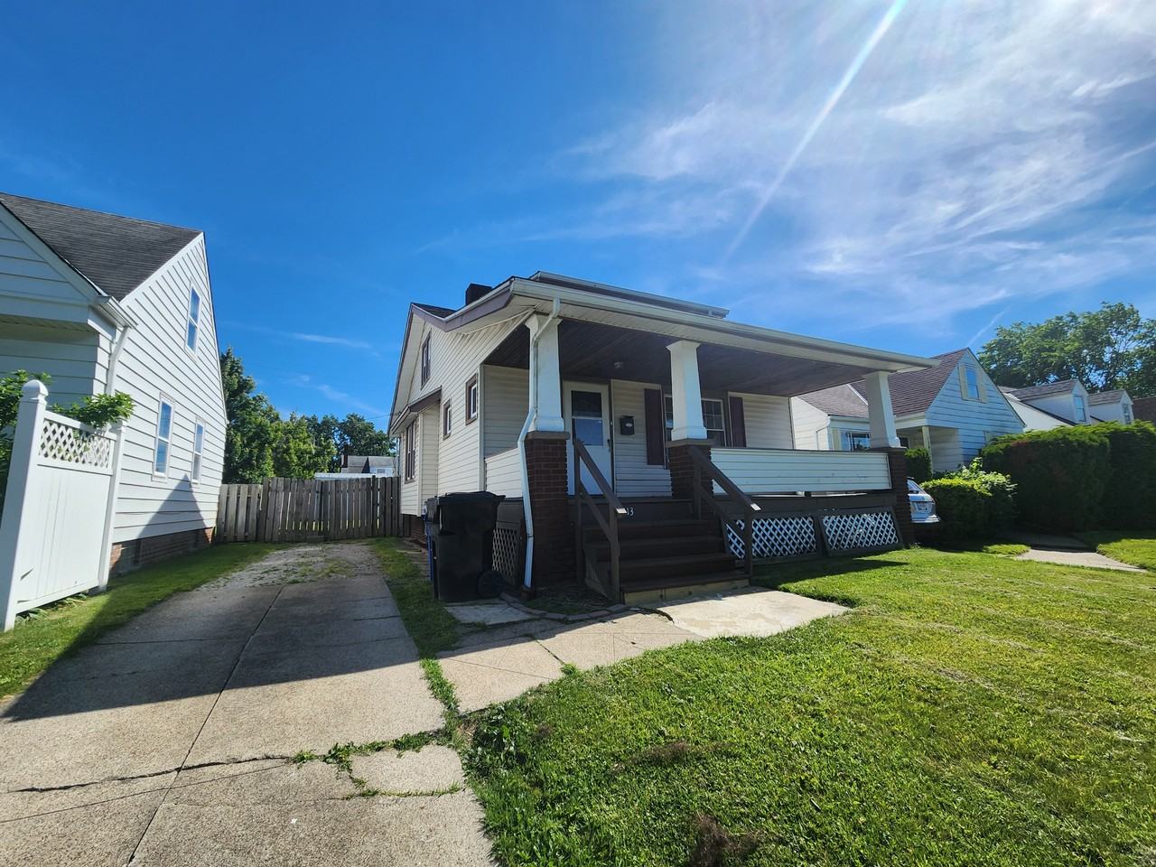 13813 Harold Ave - Photo 2 of 15