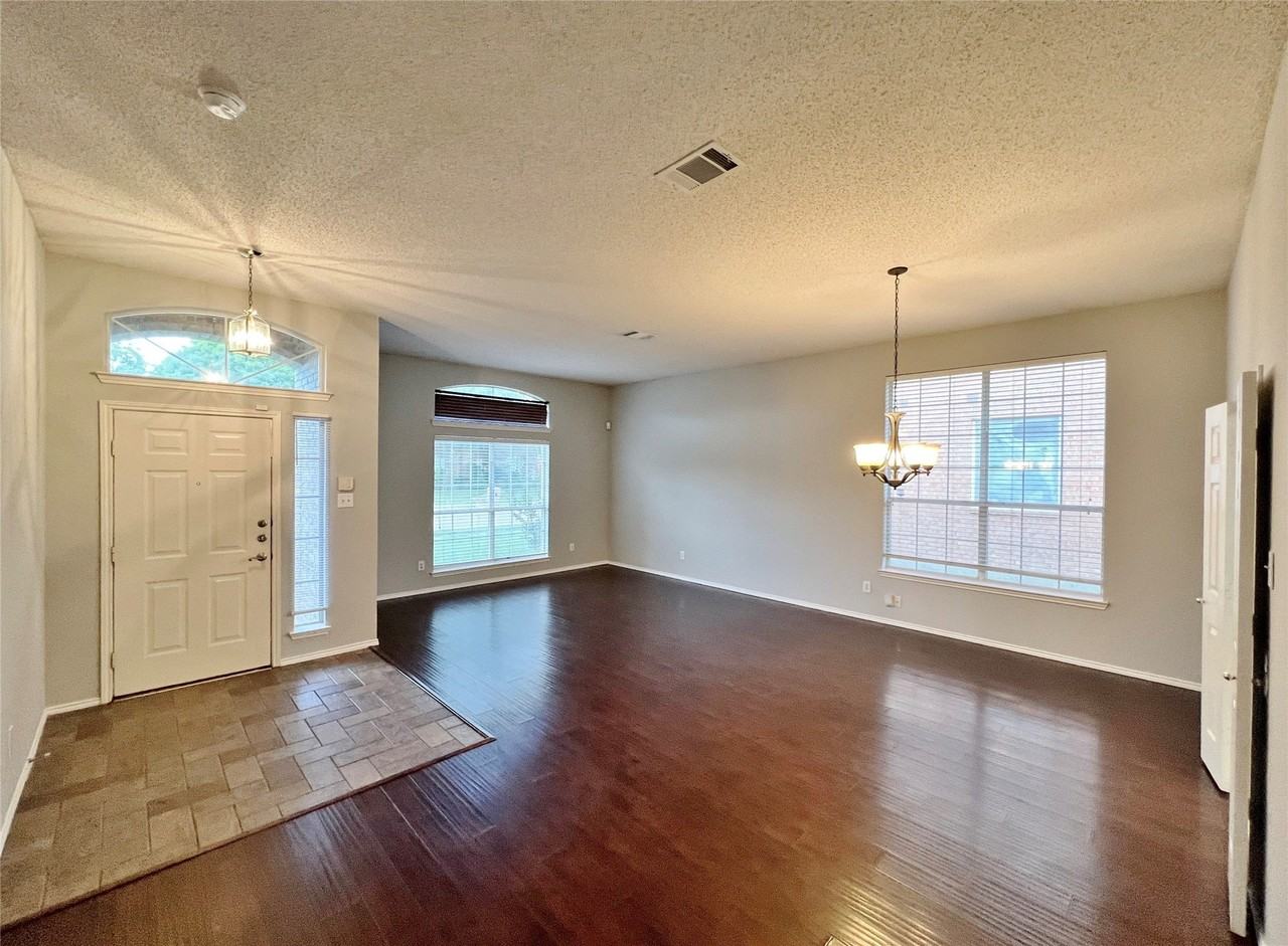 1222 Harvard Ln - Photo 2 of 20