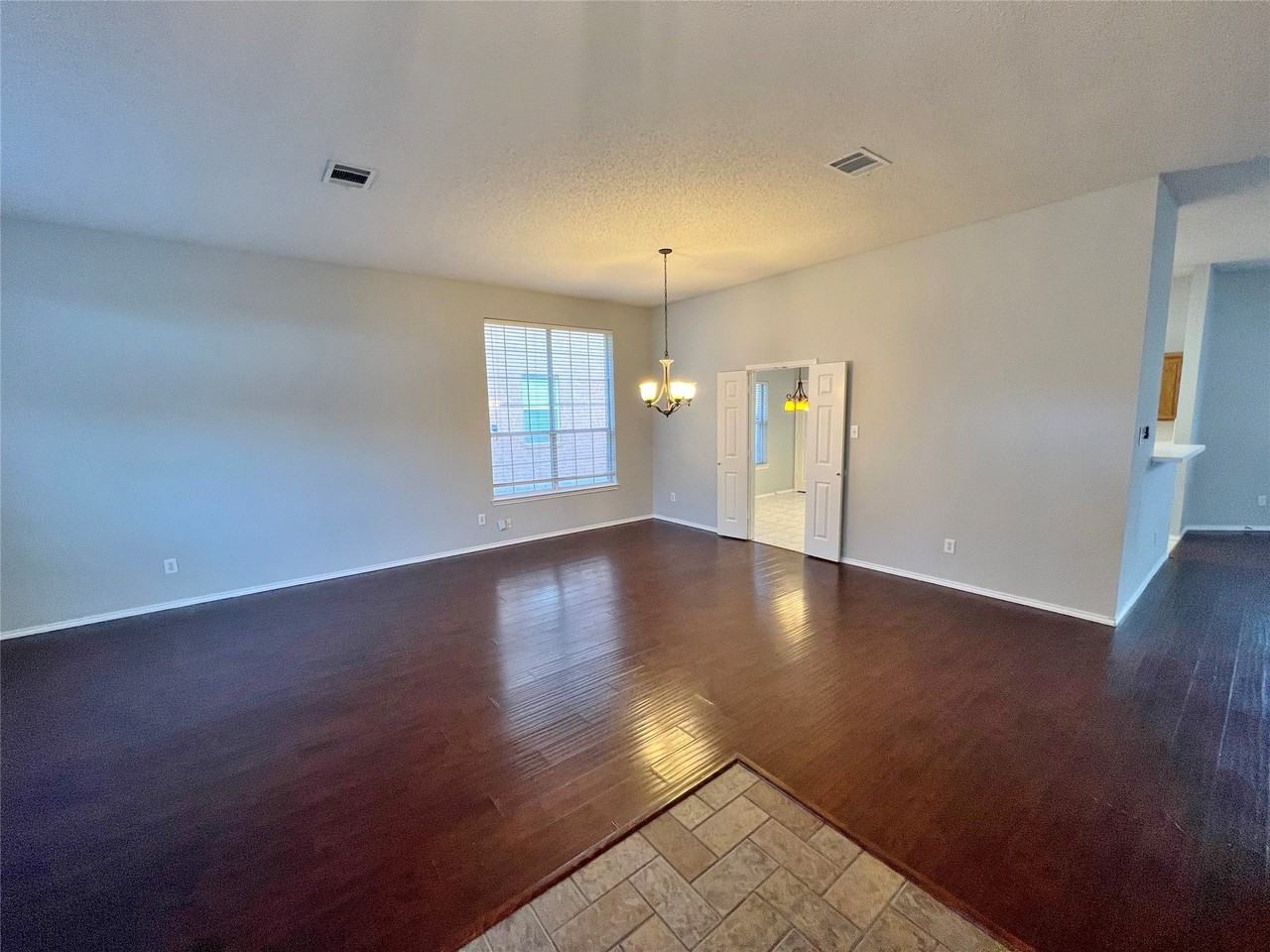 1222 Harvard Ln - Photo 3 of 20