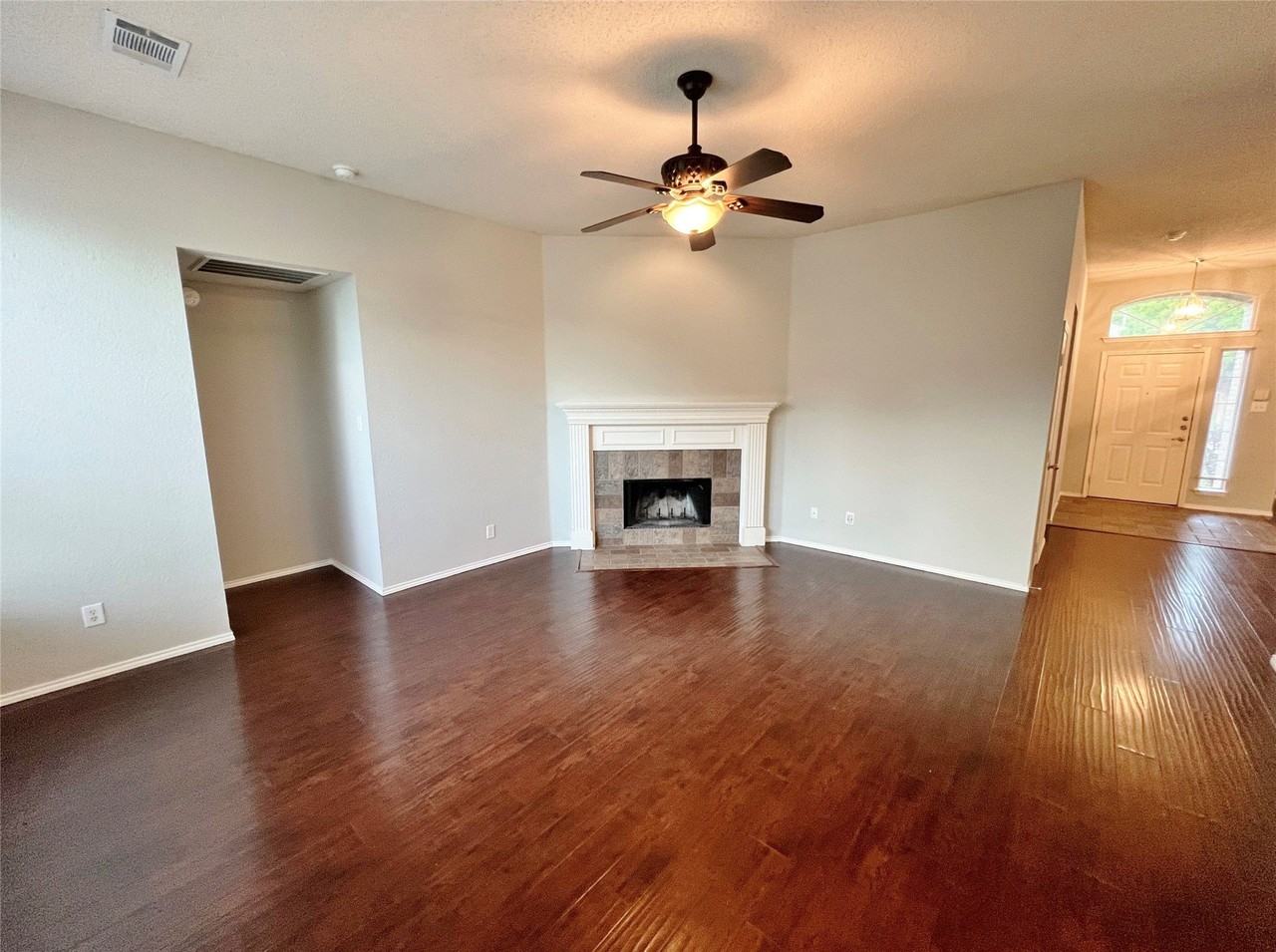 1222 Harvard Ln - Photo 4 of 20