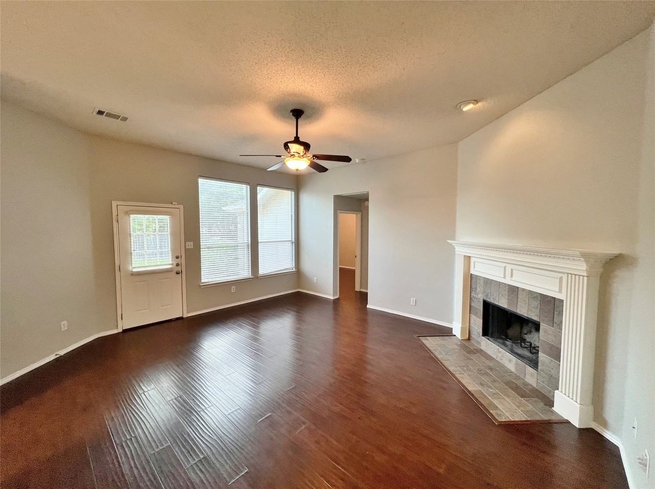 1222 Harvard Ln - Photo 5 of 20