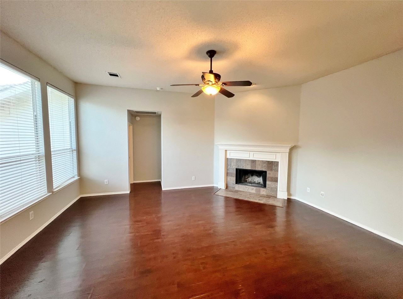 1222 Harvard Ln - Photo 6 of 20