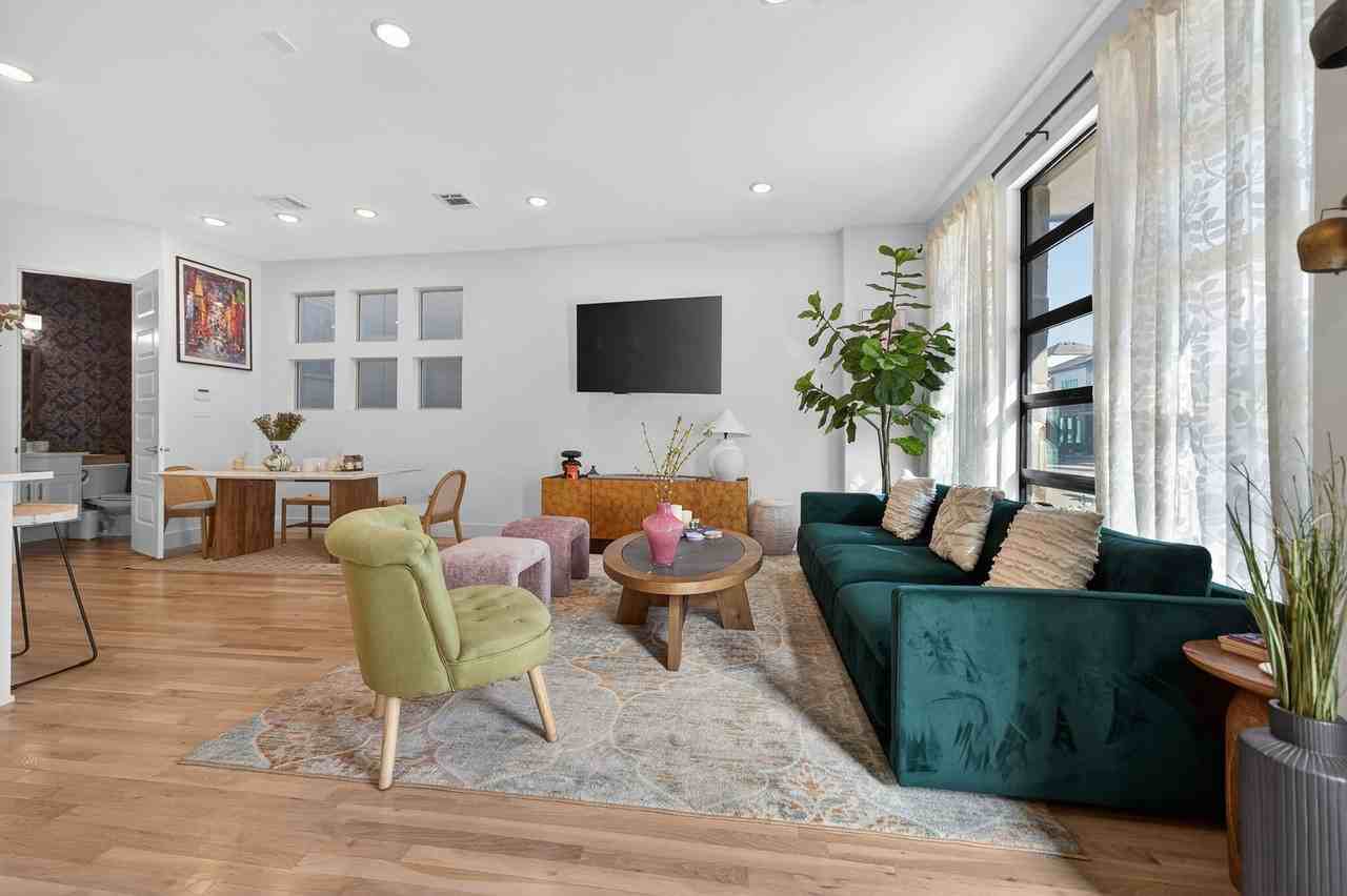 4933 Broadway Dr - Photo 4 of 40