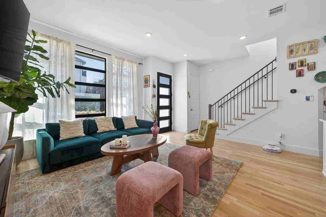 4933 Broadway Dr - Photo 5 of 40