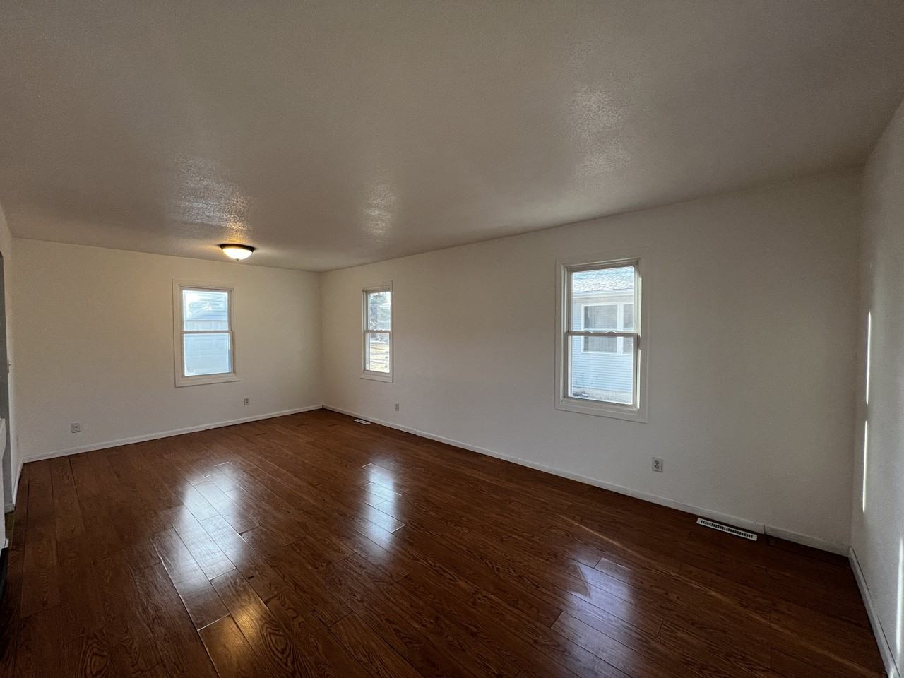 909 26th St N - Photo 2 of 26