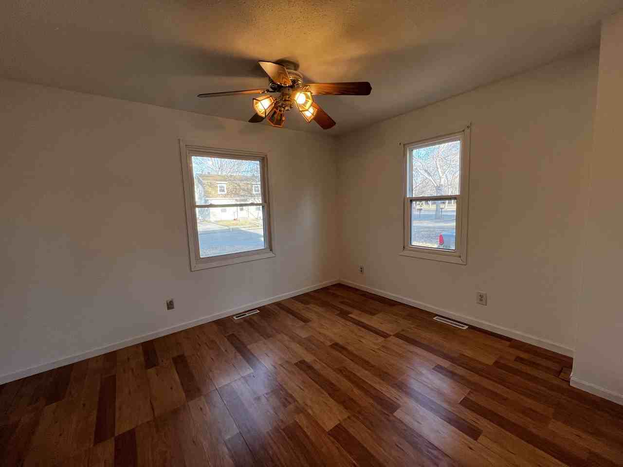 909 26th St N - Photo 4 of 26