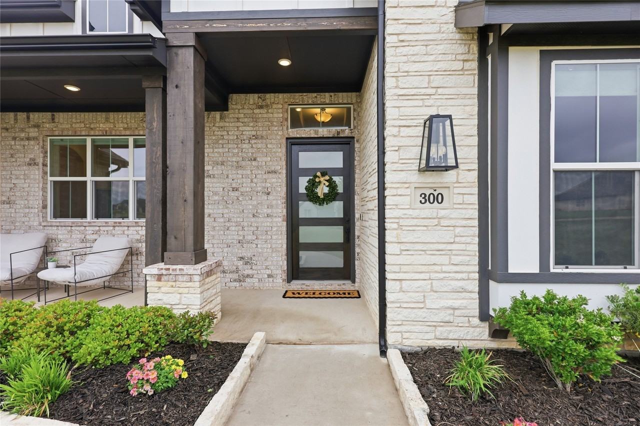 300 Waterview Dr - Photo 3 of 39