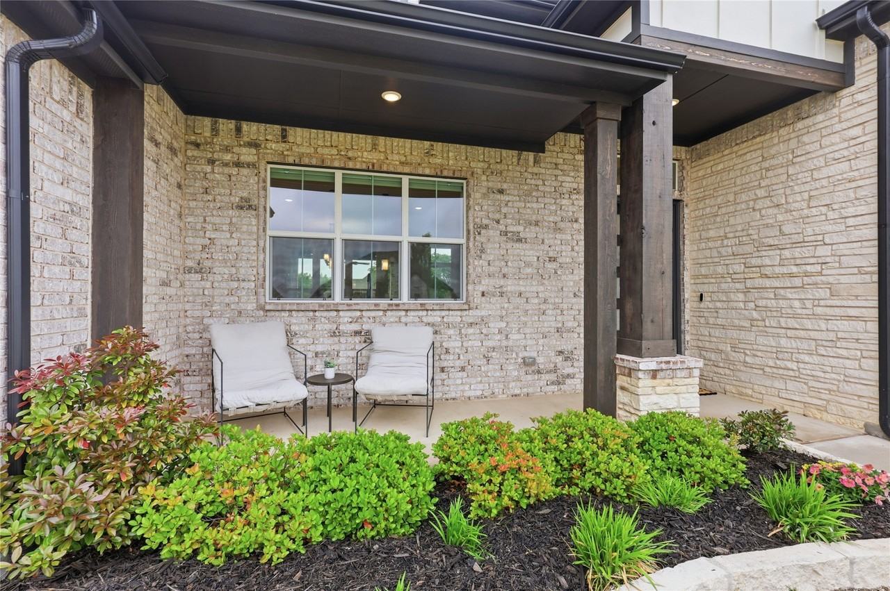 300 Waterview Dr - Photo 4 of 39