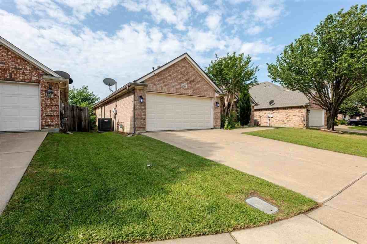 2720 Alpena Dr - Photo 2 of 20