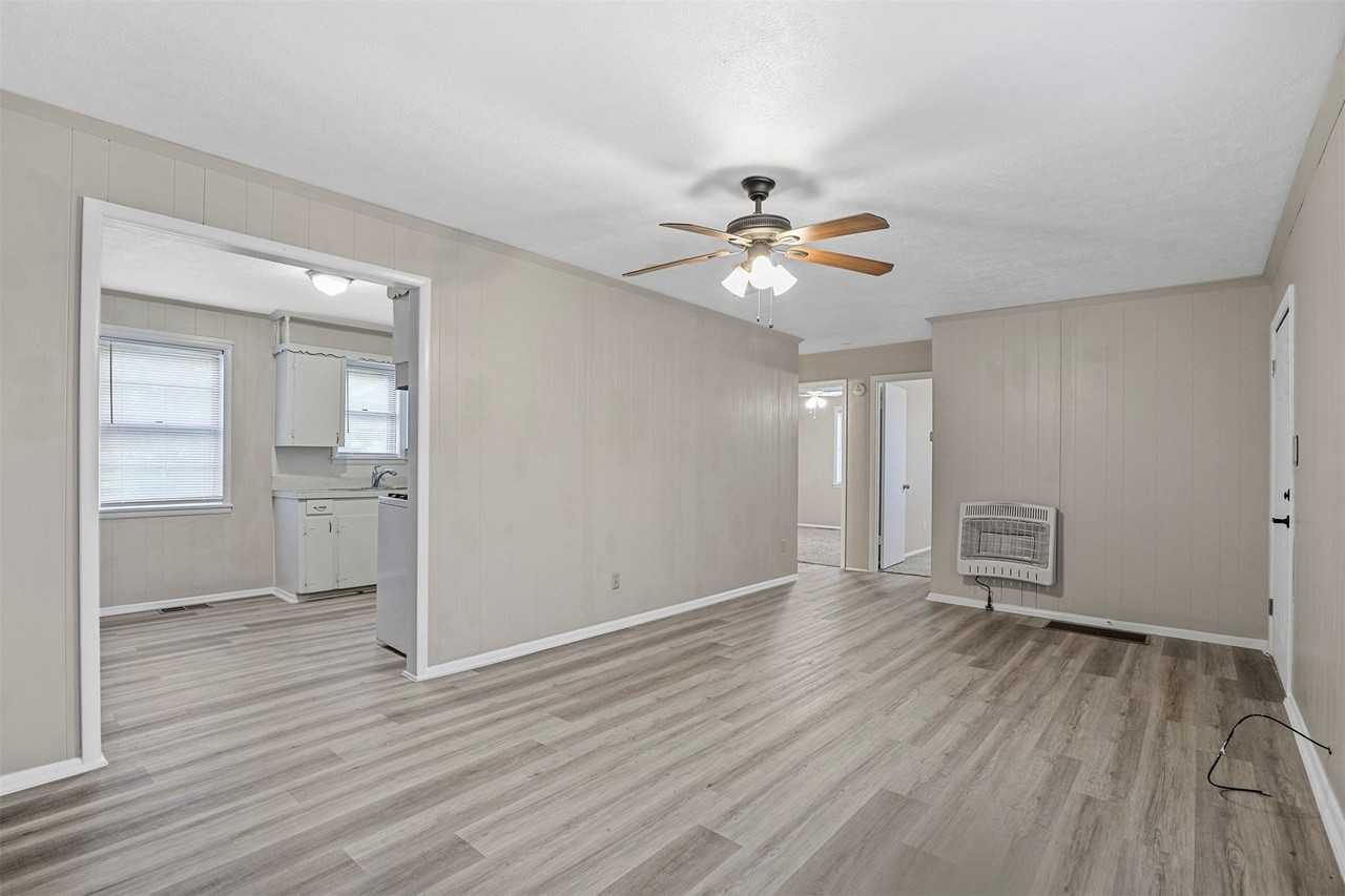 303 W Davis St - Photo 3 of 12