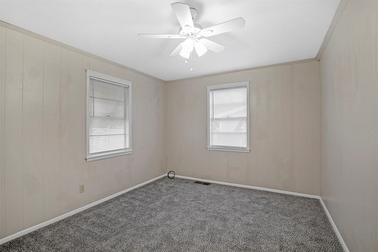303 W Davis St - Photo 7 of 12
