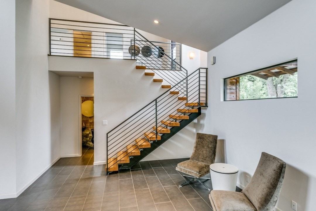919 Knott Pl - Photo 4 of 25