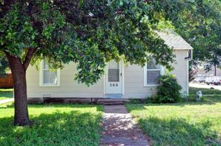 300 Meadow Park Dr - Photo 1 of 1