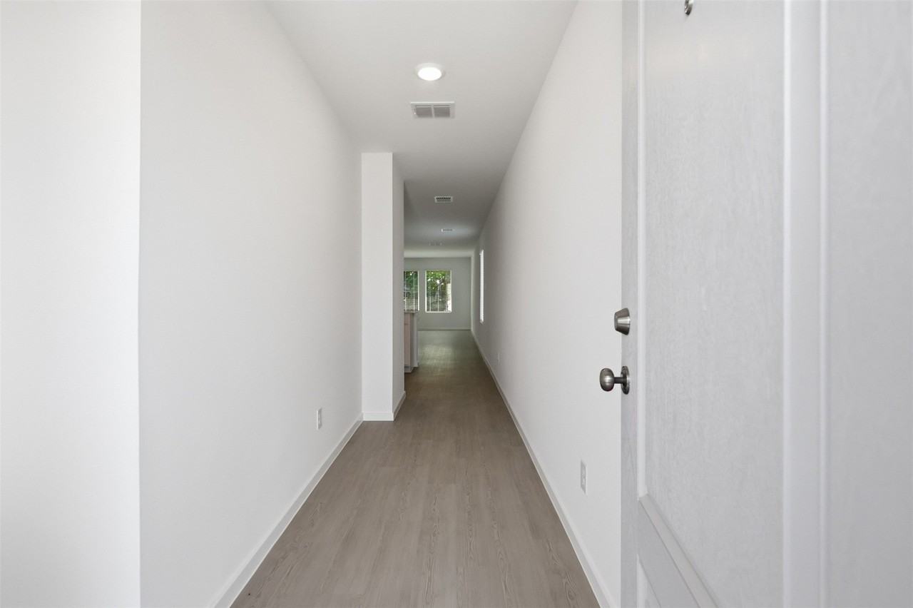 3040 Campeiro Ave - Photo 5 of 29