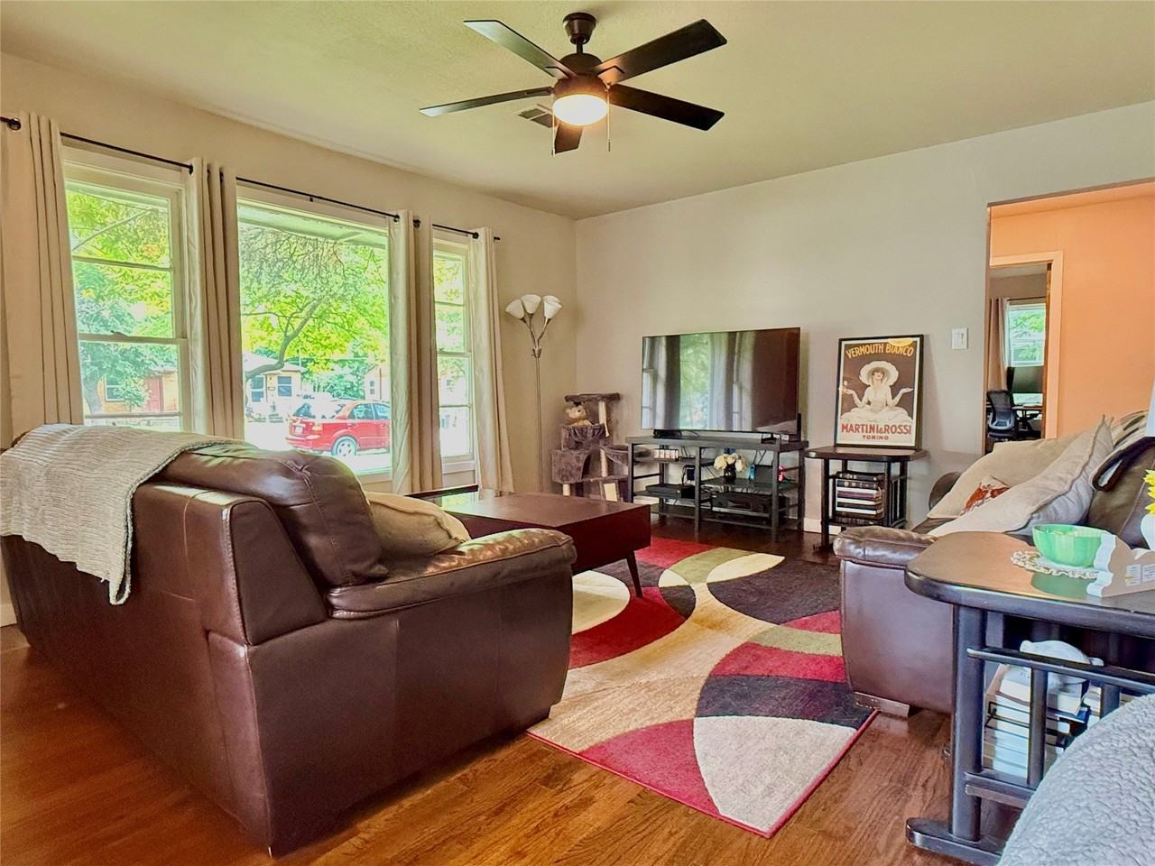 1009 Denton St - Photo 6 of 25