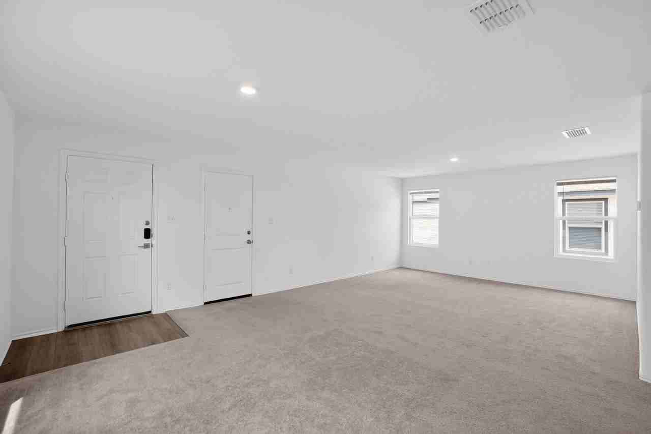 604 Marty Allen Loop - Photo 5 of 15